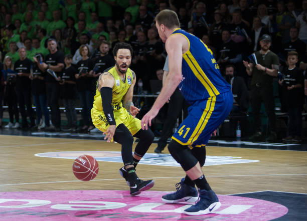 上始终处于 上始终处于